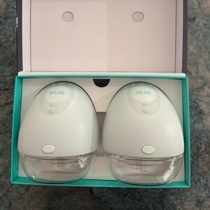 Elvie Breast Pump Set in White
